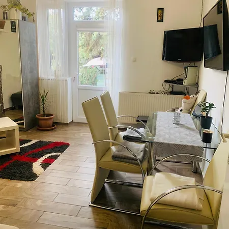 Szilviapartman 希欧福克