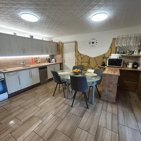 Szilviapartman Σίοφοκ